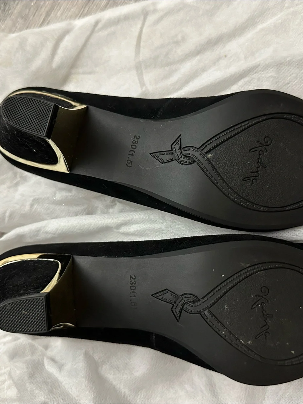 Black Bow-Accent Women's Pumps with Gold Detail